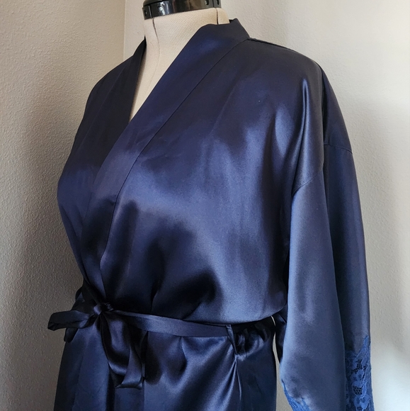 🆕️Lise Charmel- Silk Robe - Picture 6 of 15